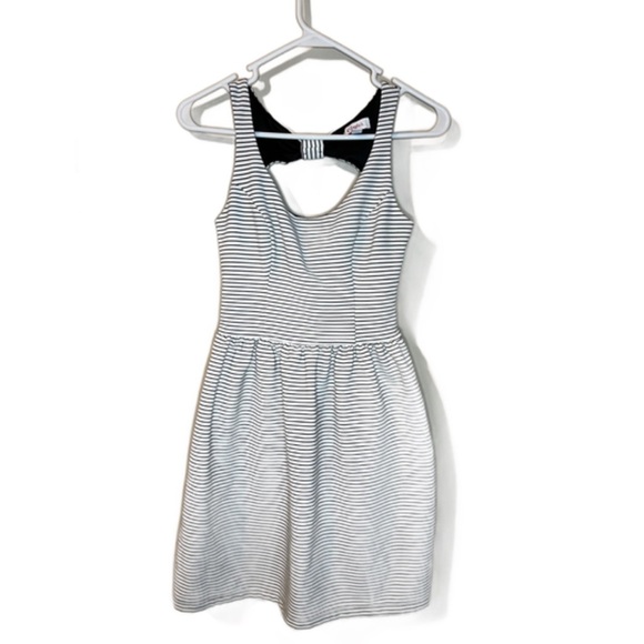 ⭐️3 For $25 Candie’s Striped Dress Open Back - Picture 1 of 7